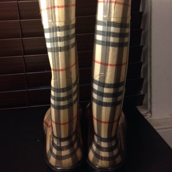 ✨ Burberry Nova Check Rubber Rain Boots | Classic Check | Designer Rain Boots ✨ - Picture 3 of 4